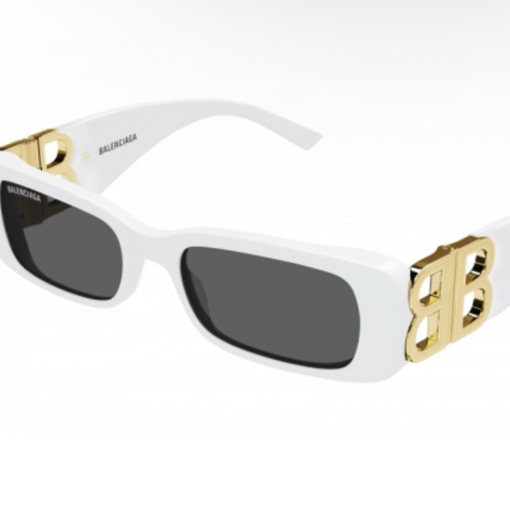 Women’s dynasty rectangle sunglasses in white!